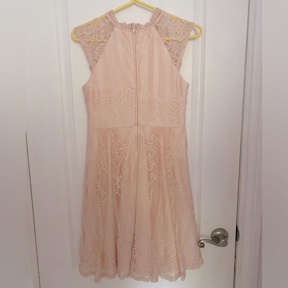 Girls size 16 formal dress in the colour light pink. - Picture 2 of 3
